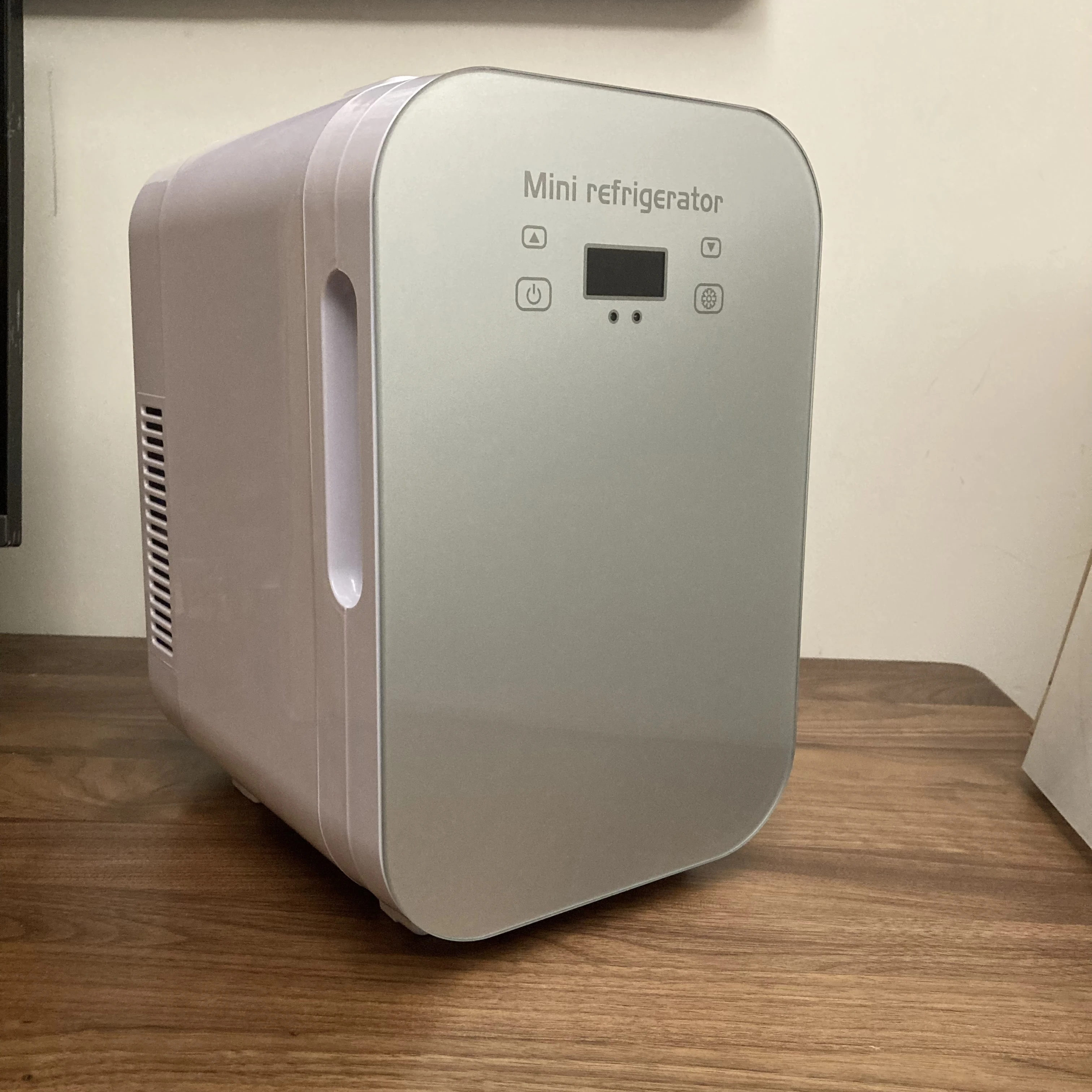 Single Zone LCD Adjustable Temp Silver Glass door 8L Portable Car Freezer Refrigerator Cosmetics Mini Fridge