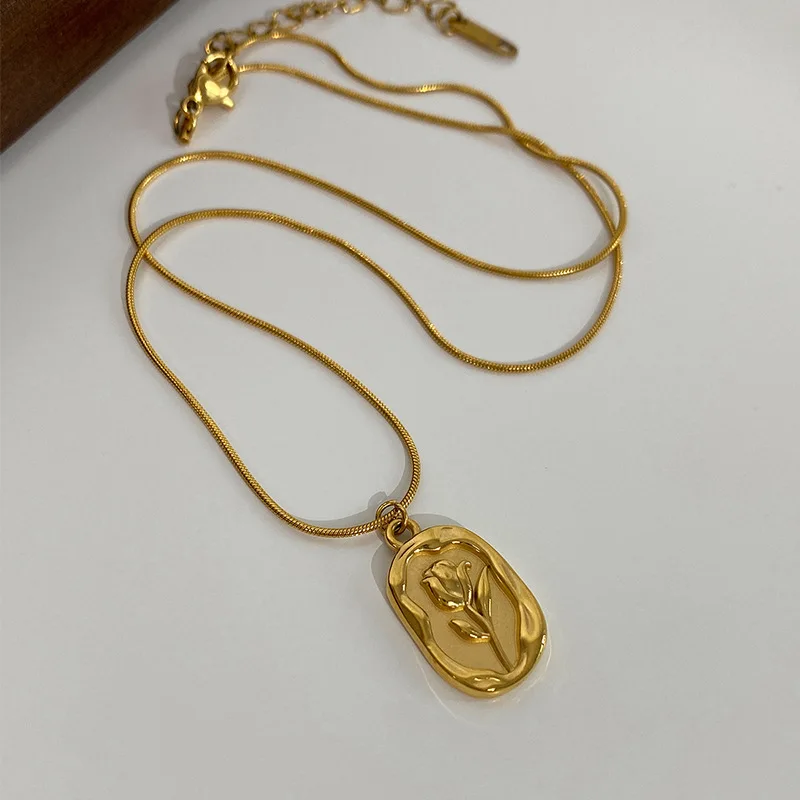 Tulip Necklace Fashionable New Popular 18k Golden Snake Bone Chain Small and High end Internet Celebrity Stainless Steel