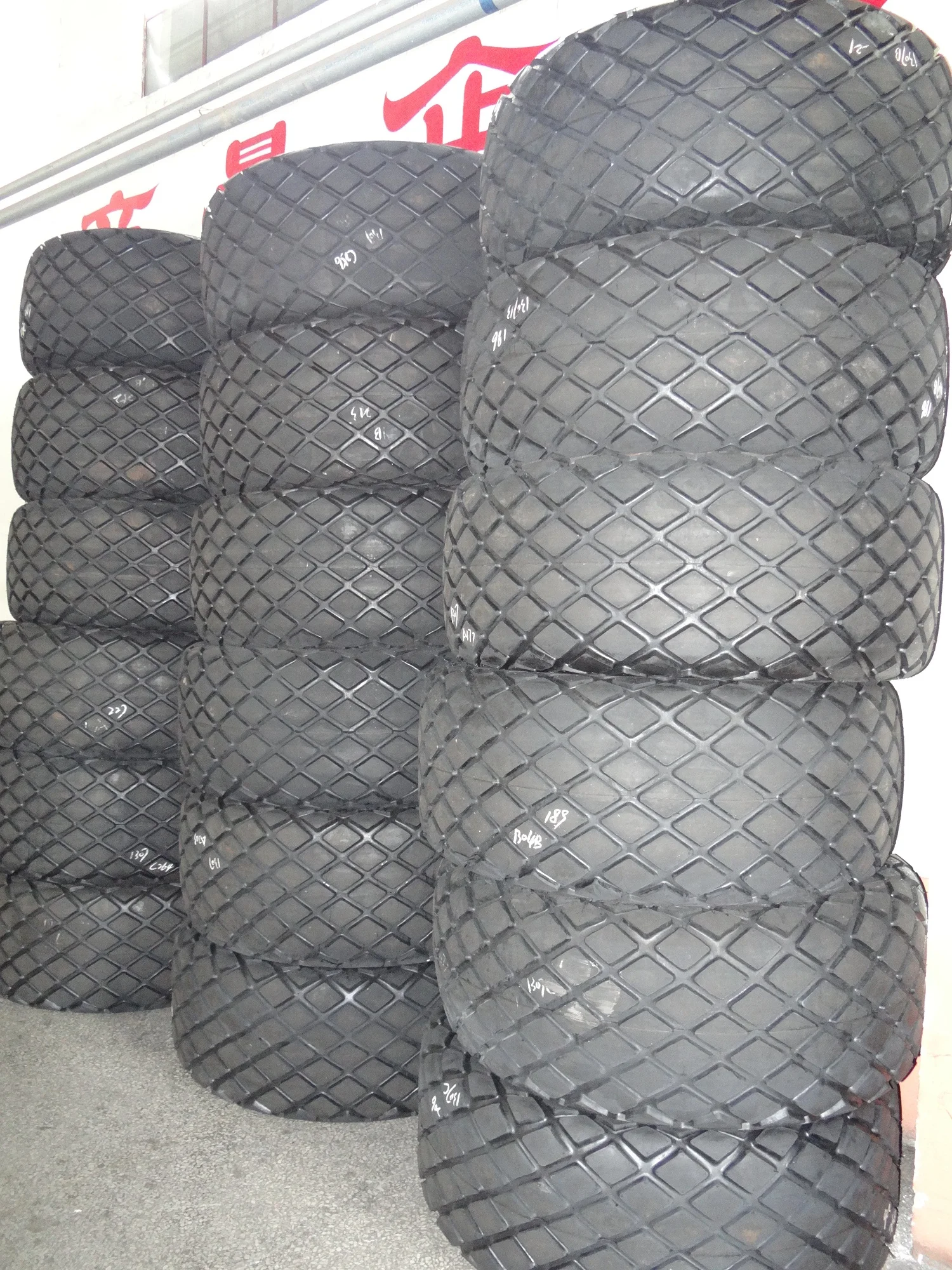 Chinese high quality OTR Sand Ground Tires 24-21 36.00-51