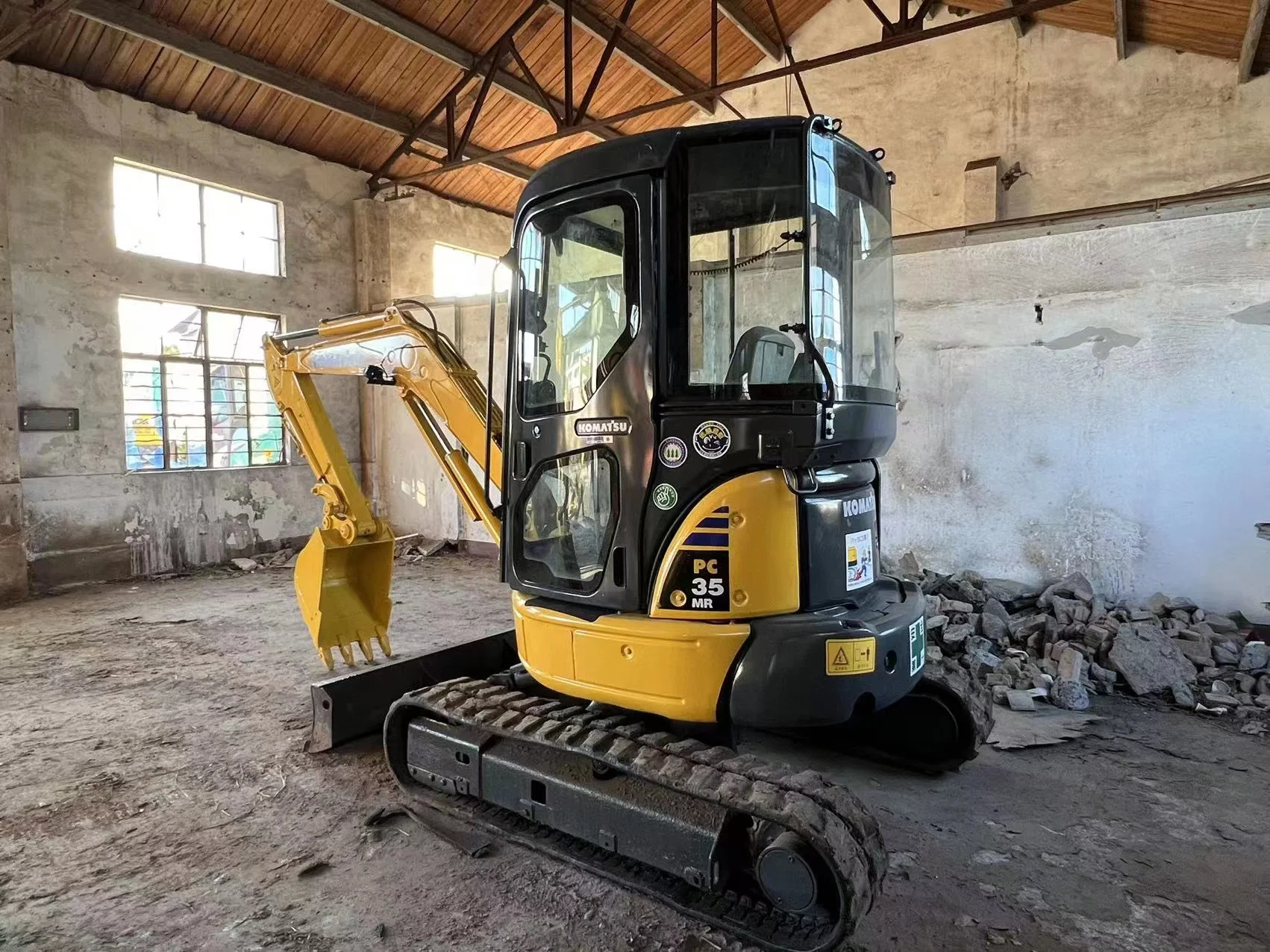 Экскаватор б/у KOMATSU PC35 3 тонны 2023 99% новая резиновая дорожка японская мини-ЭПА хорошее состояние Лидер продаж бутик низкие рабочие часы