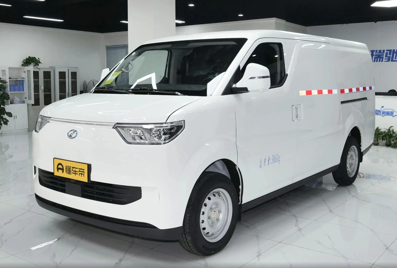 EV cargo van Dongfeng Ruichi EC75 electric cheapest express panel van 2 passenger FWD made in China