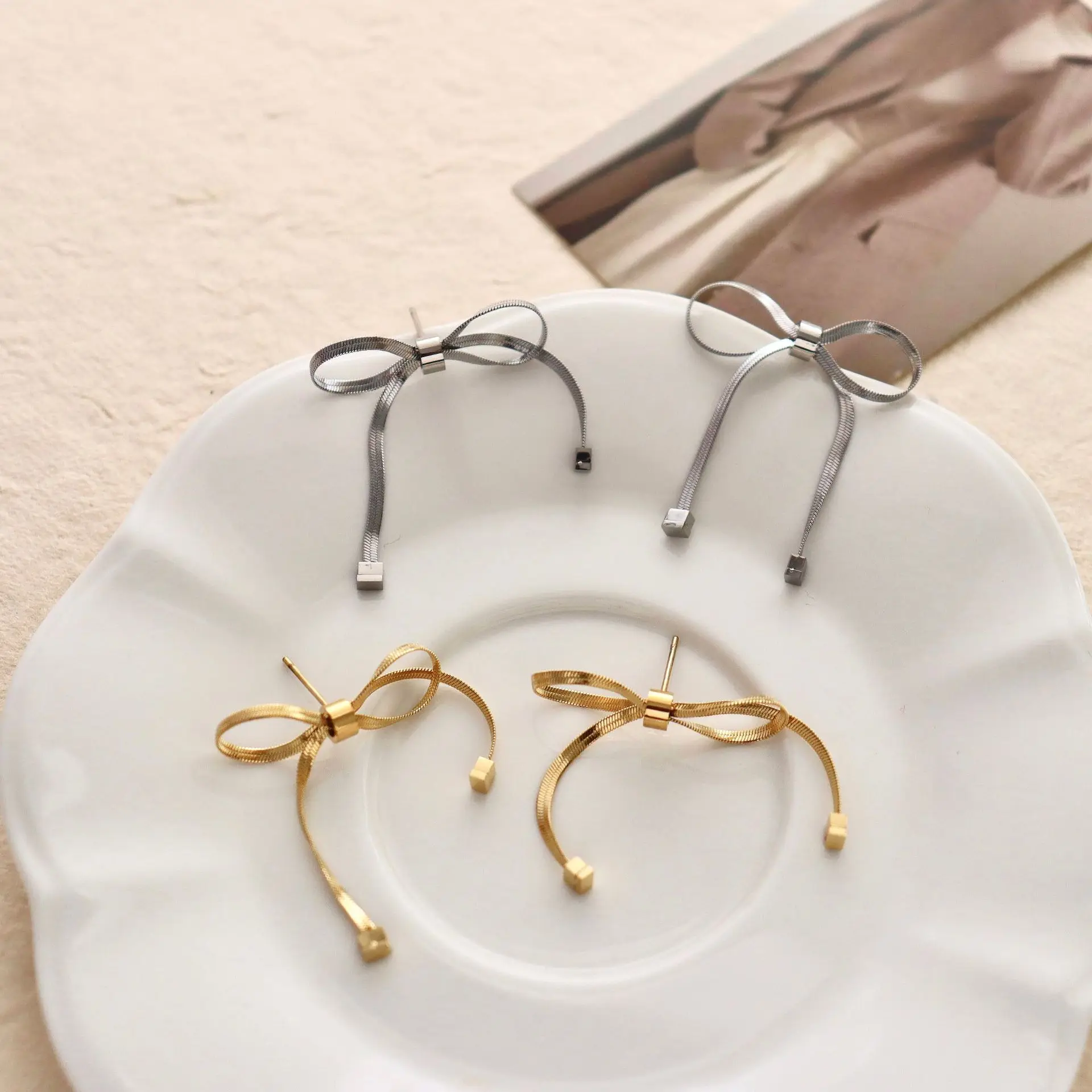 Korean version of ins cold style simple personality niche design female sweet snake chain tie bow stainless steel earrings