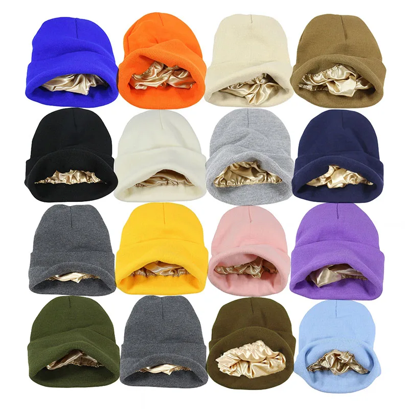 Вязаная вязаная шапка с атласной подкладкой