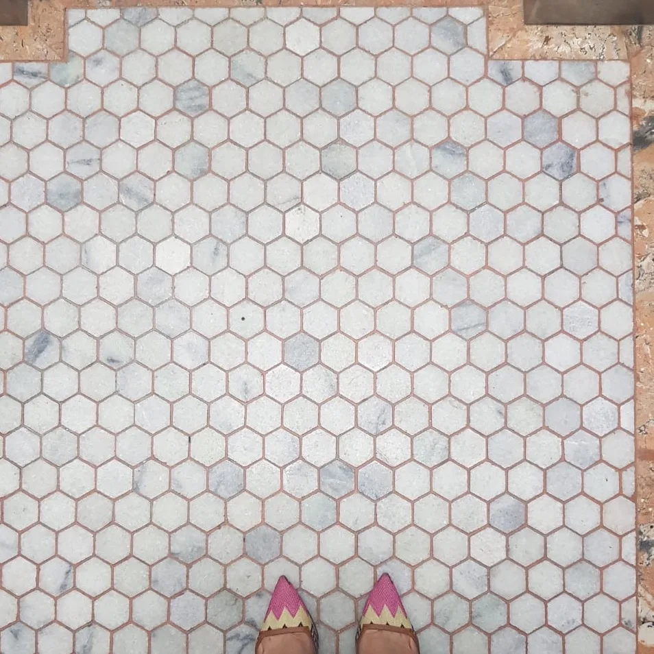 Мозаика из бали мозаика белого мрамора Индонезии оникса шестигранная Высококачественная для напольного покрытия