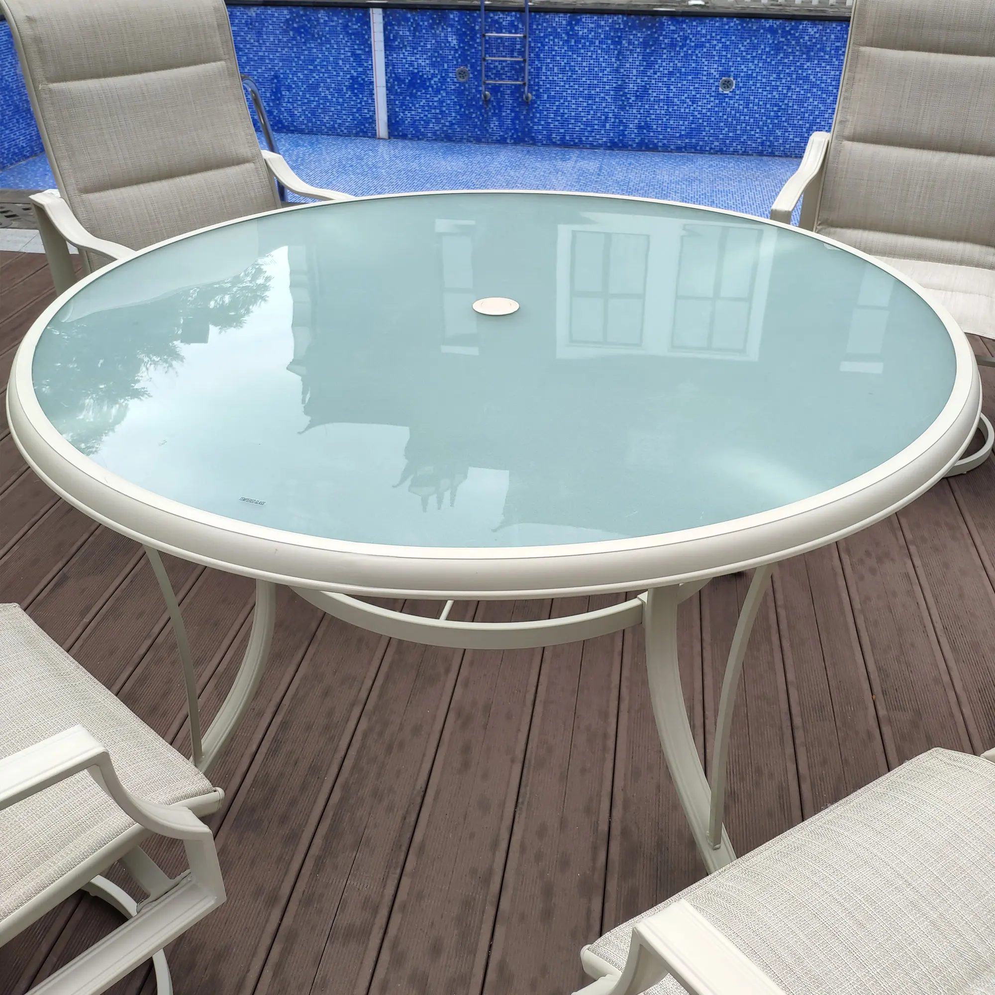 FREE SHIPPING Five-piece outdoor lawn garden dining table and chair four revolving chairs a round umbrella table