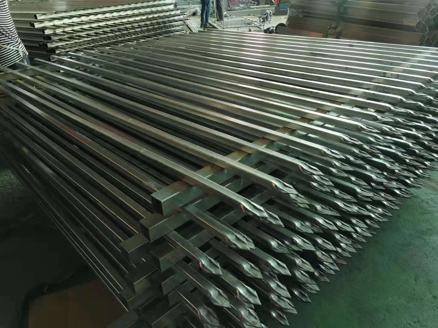 Wholesale Picket Top Garden Steel Fence Panel