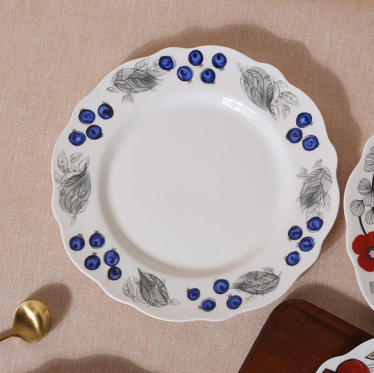 Custom Logo Metro Dining Plate Irregular French Dessert Plate Breakfast Plate High Beauty Household Antique Ceramic Tableware