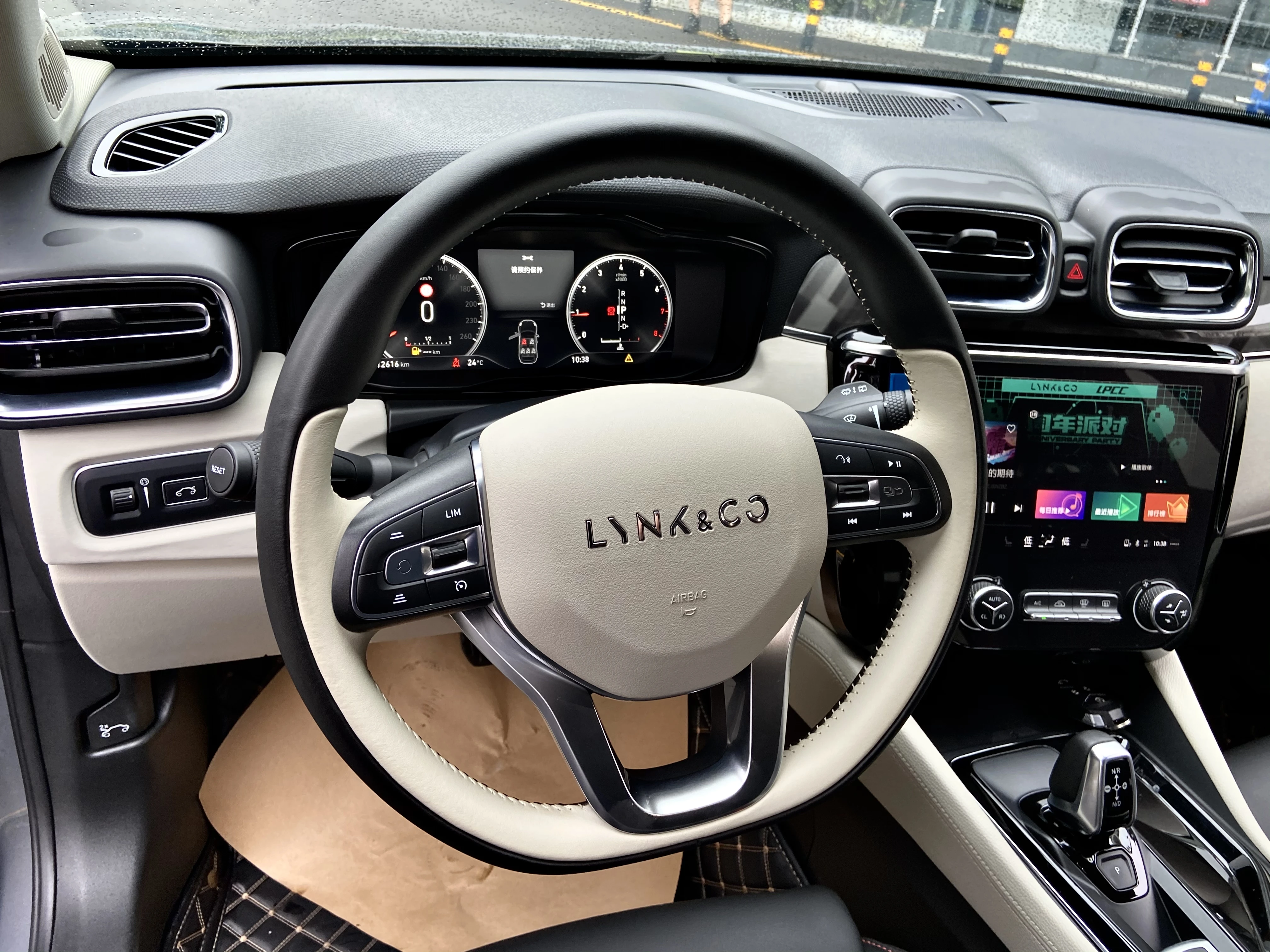 Lynk & Co 02 2018 1 5 T DCT двухколесный привод Yao Pro