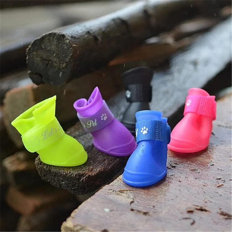 Trending pet products 2022 silicone dog shoes sneakers pet foot protector and Dog shoes for sports