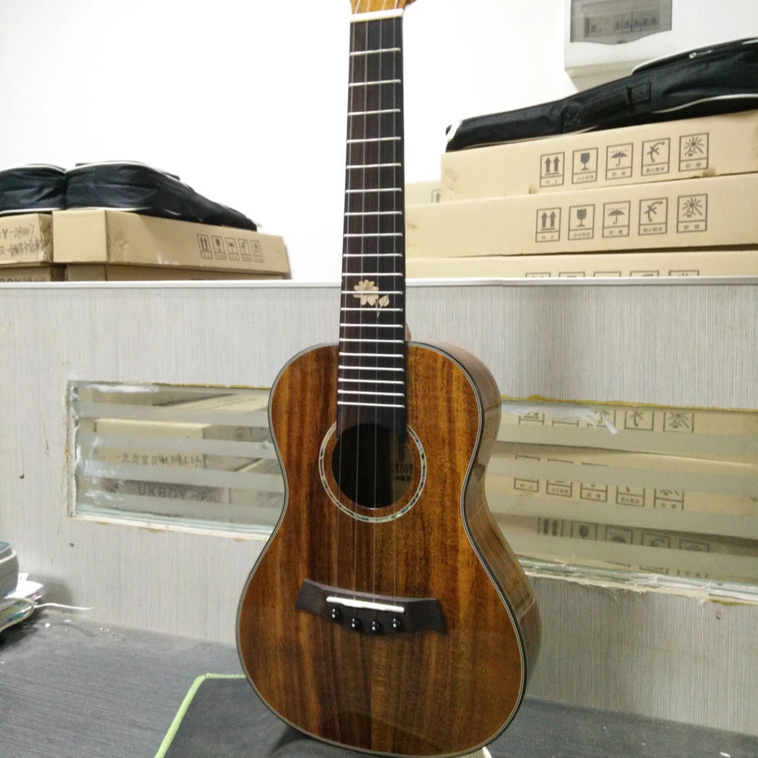 23 Inch  Acacia Wood Veneer Ukulele Professional Musical Instrument Concert Universal Ukulele