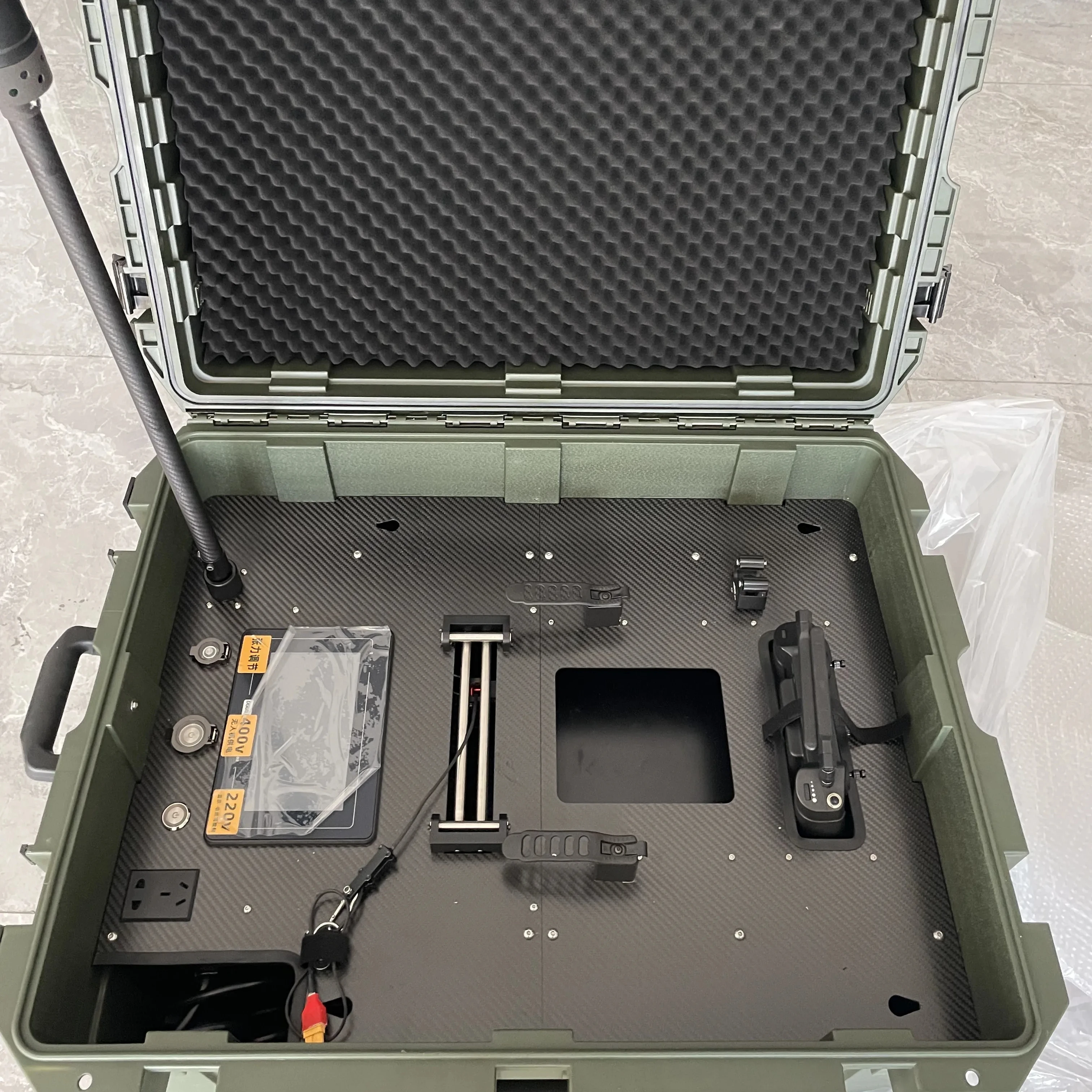 Integrated tethered unmanned aerial vehicle lighting system, used for emergency lighting,engineering lighting