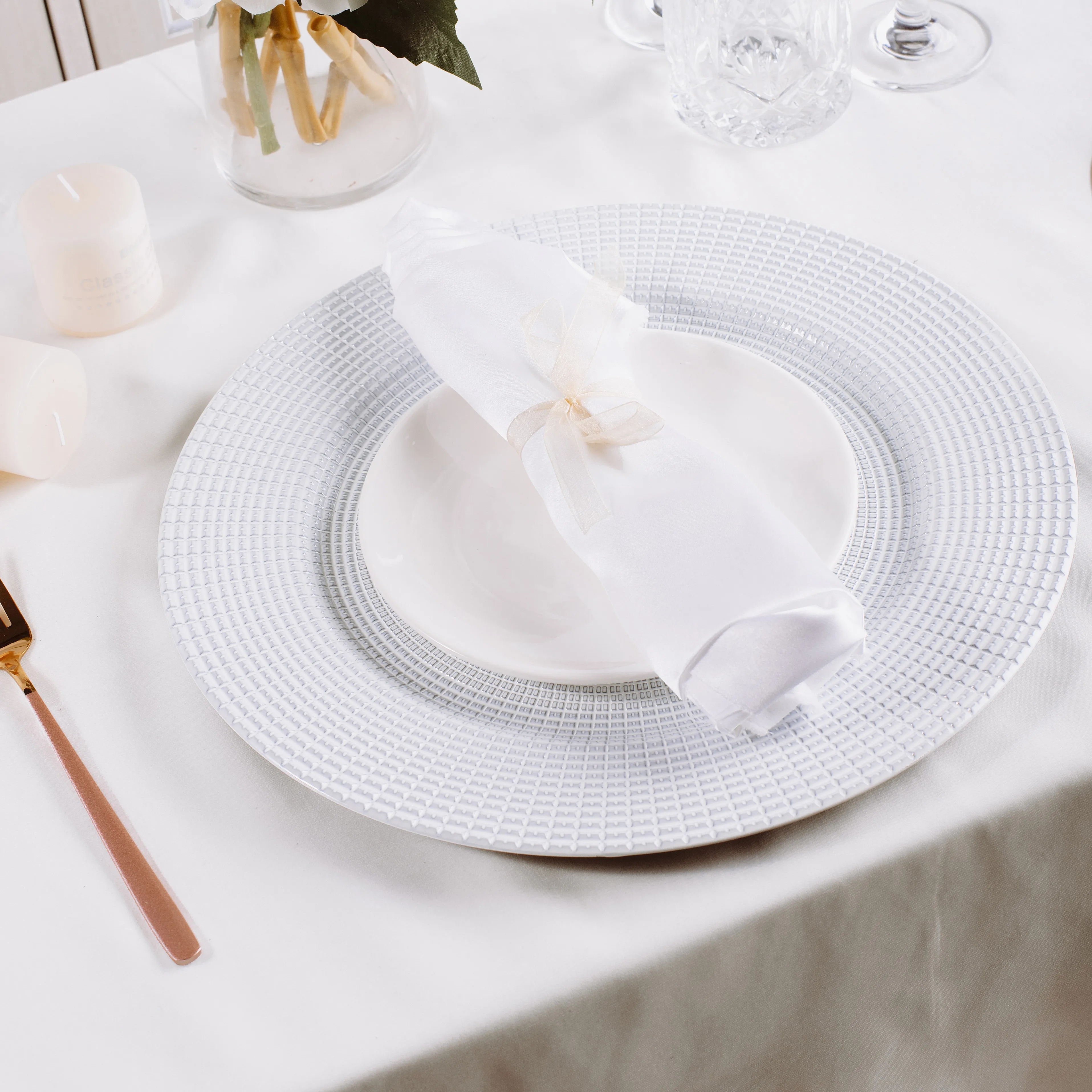 Wholesale Sliver Wicker Charger Plate Plates with Gold Cutlery Set Rattan Placemat