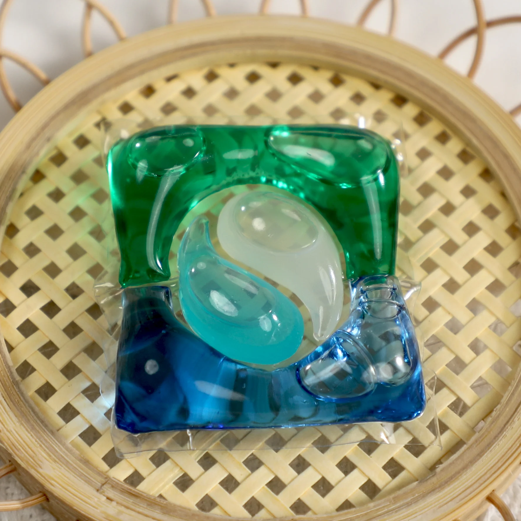 Brand pods 4-in-1 laundry detergent washing capsules detergent beads organic laundry pods manufacturer OEM/ODM