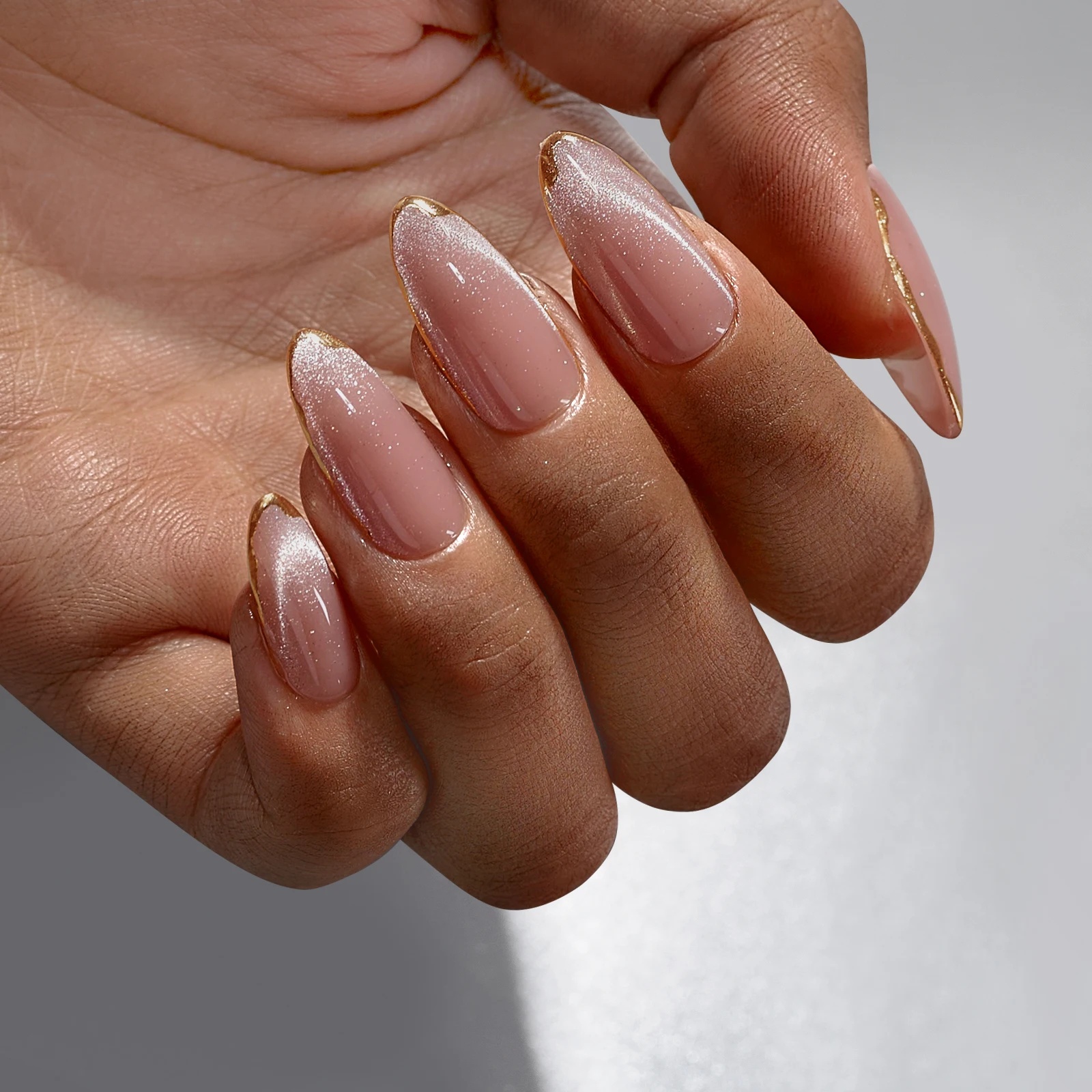 High Quality Acrylic Pressed On Fake Nails Golden Design Almond Nails Wholesale Hand Made Cat Eye Gel Press On Finger Nails Set