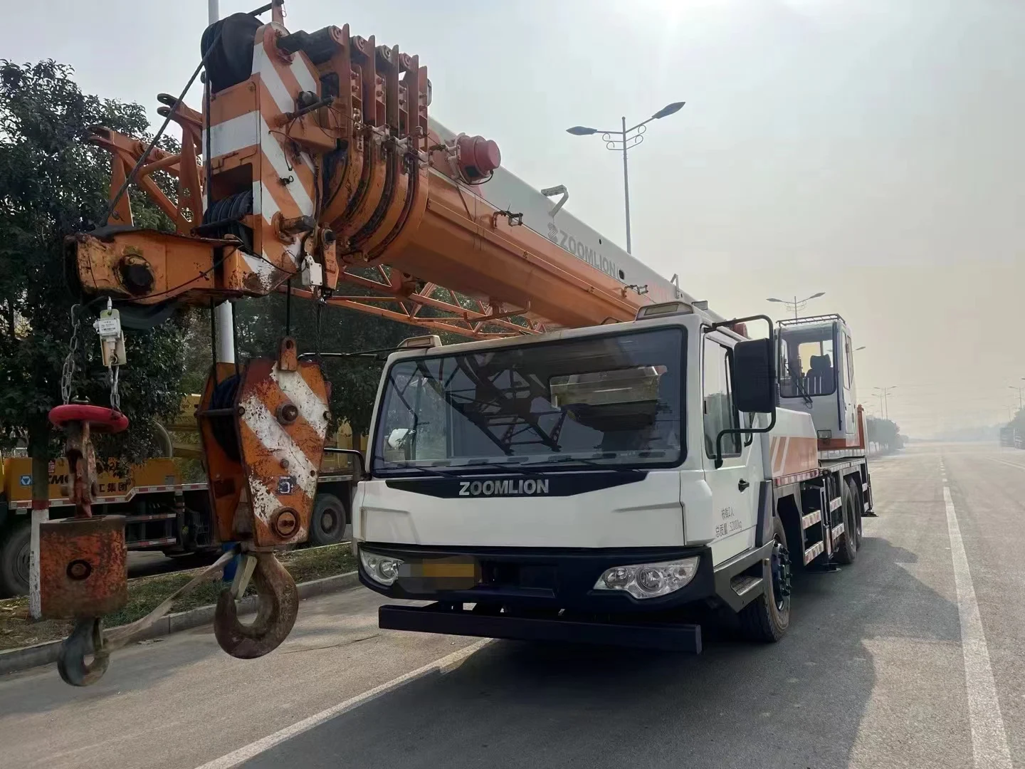 Zoomlion Qy25v 25T Truck Crane 50T Rated Loading Capacity Max Lifting Load Featuring Pump Motor Bearing Gearbox Engine
