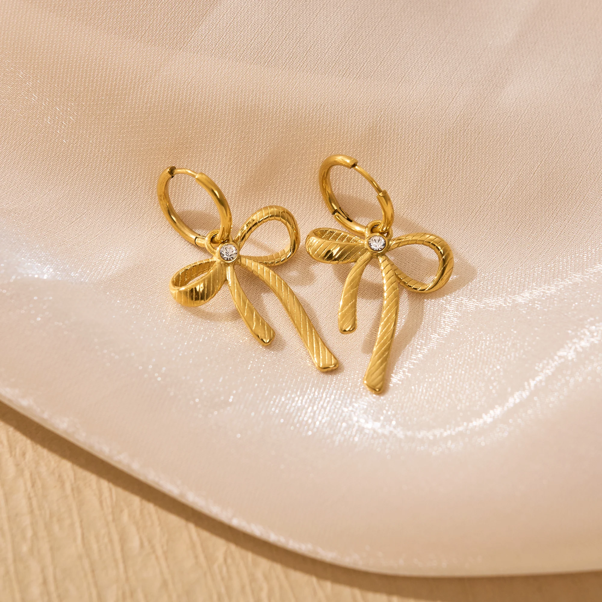 Dazan New Winter INS Trendy 18k Pvd Gold Plated Stainless Steel Vintage Super Shine French Butterfly Bow Zircon Tie Earrings