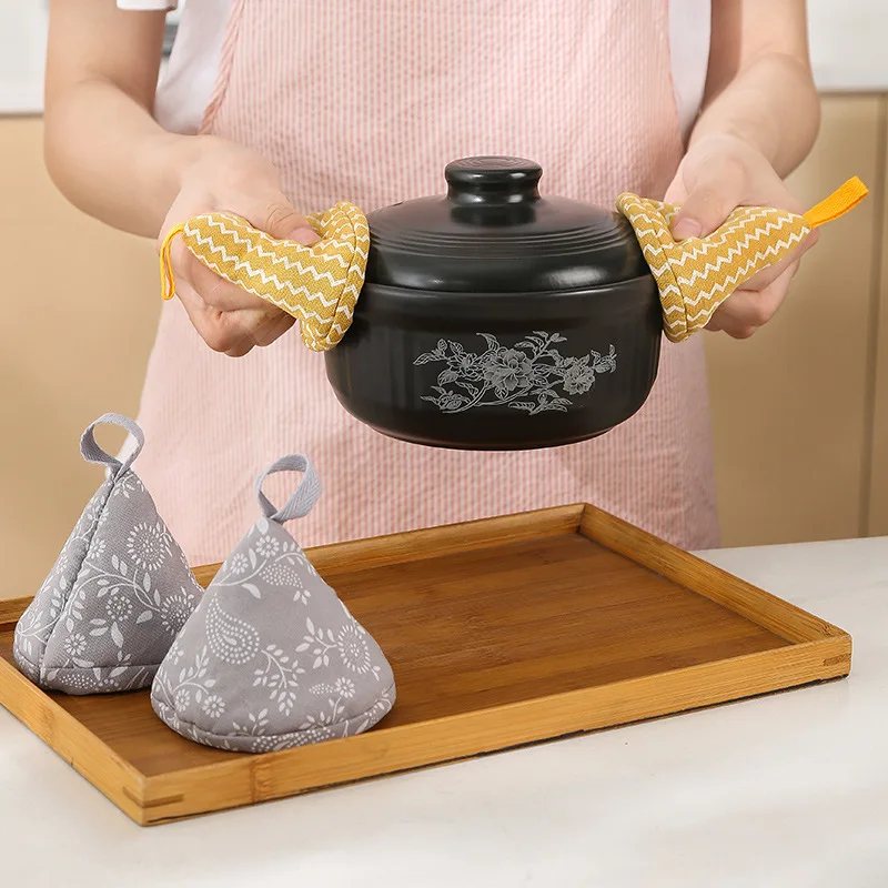 Cute Triangle Anti scalding Cap Sand Pot Microwave Oven Pot Cap Kitchen Cast Iron Pot Handle High Temperature Insulation Gloves