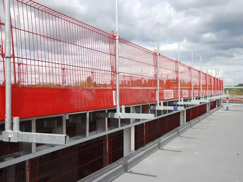 How to create safe openings at construction sites with Safety temporary edge protection In England