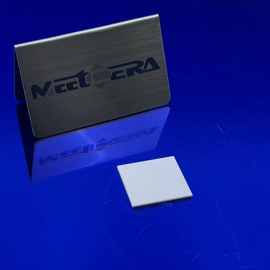 Aluminum oxide ceramic substrate for electrical insulation and thermal conductivity