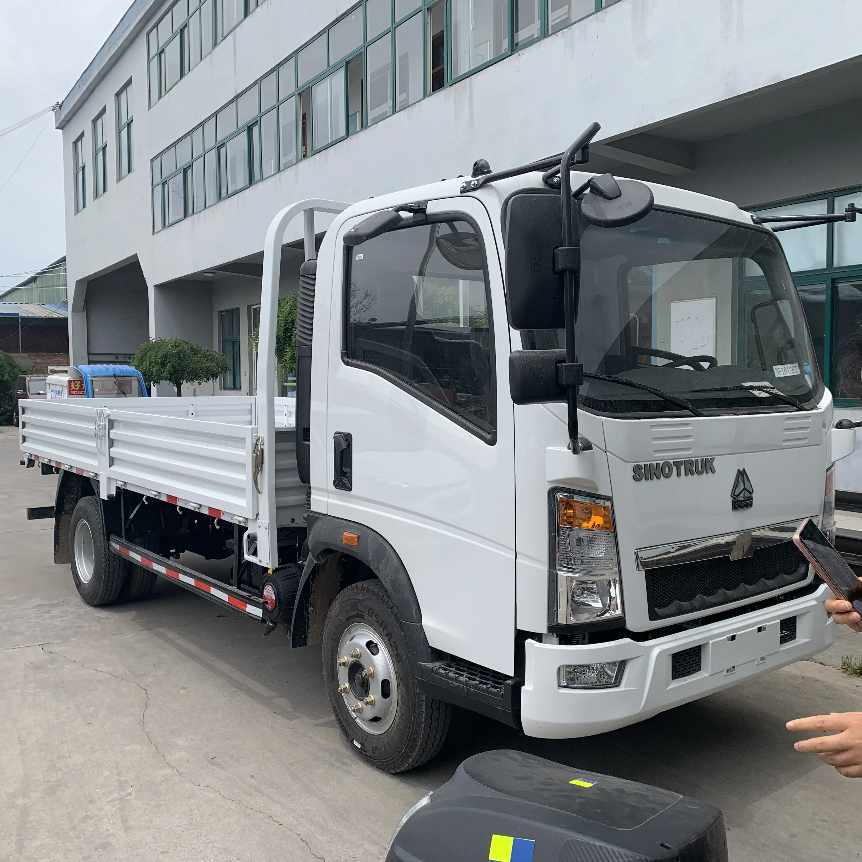 Легкий грузовой автомобиль Sinotruk Dongfeng Foton 4x2 3 тонны 5 тонн для продажи