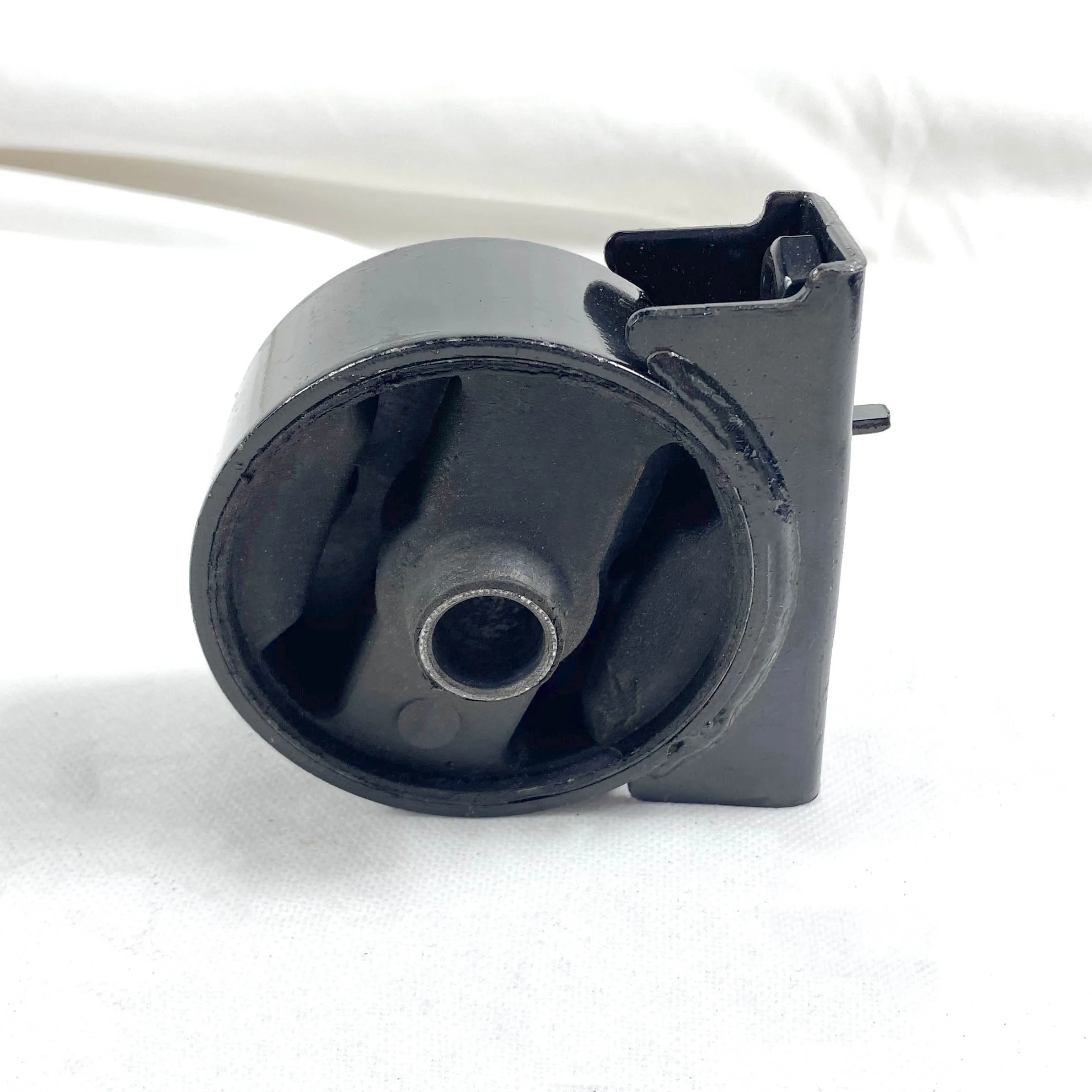 MN184355 MN101386 05085081AB 05085081AA Engine Mount Front For MITSUBISHI