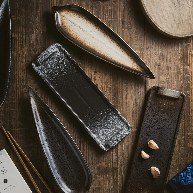 Factory Wholesale Classic Japanese Sushi Fish Household Ceramic Irregular Rectangular Black Plate Large Leaf