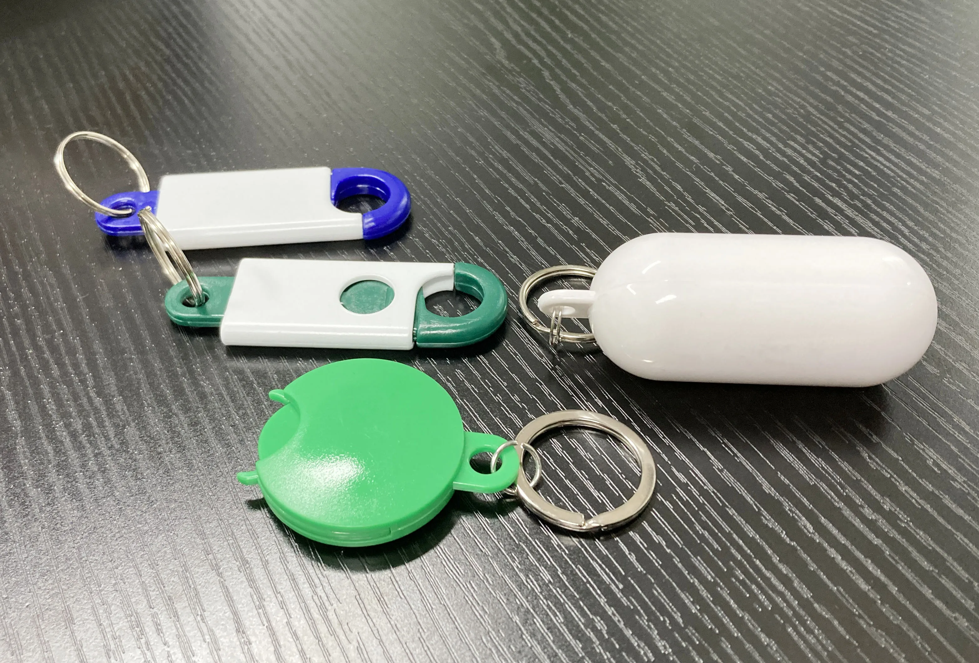Coin Holder Plastic Keychain with Split Ring, Brand Souvenir for Exhibition, Cheap Key Chain