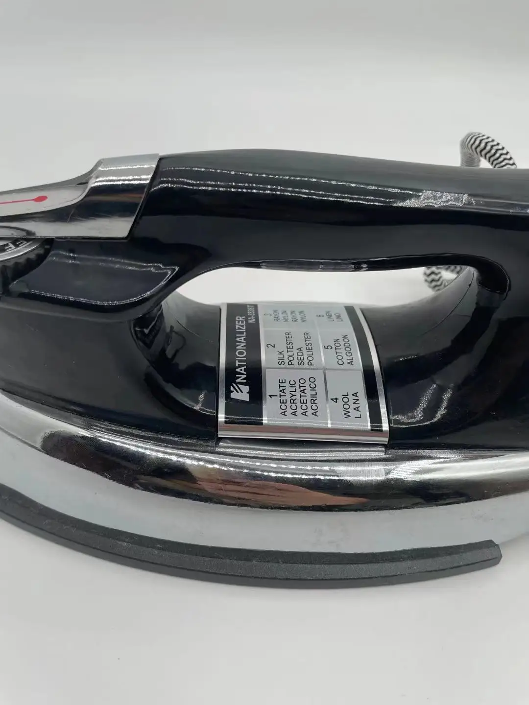 Jiema Electrical Appliance Factory, which has been exporting for 21 years, mainly produces a variety of electric irons