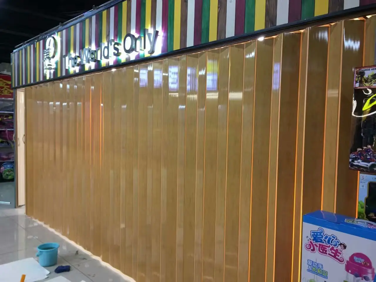 Fast color pvc WC folding door with hard hinge