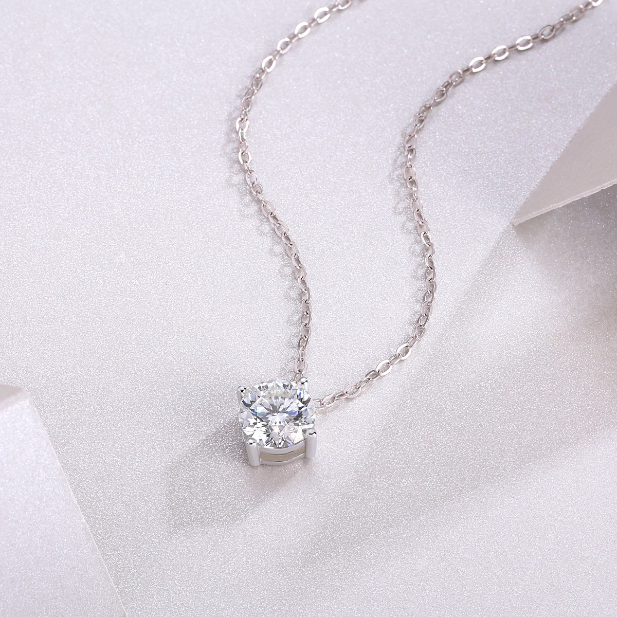 2024 Fashion Jewelry 925 Sterling Silver True Love Four prong Moissanite Pendant Necklace