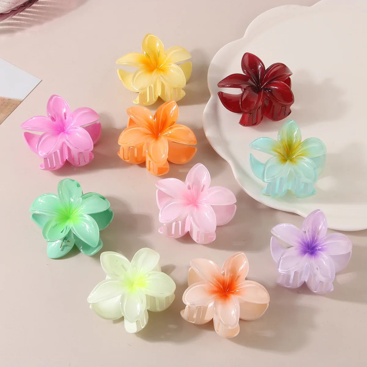 Wholesale Spring Summer Beach Vacation New Ins Beautiful Plumeria Flower Hair Claws Women Hibiscus Hawaiian Frangipani Hair Clip
