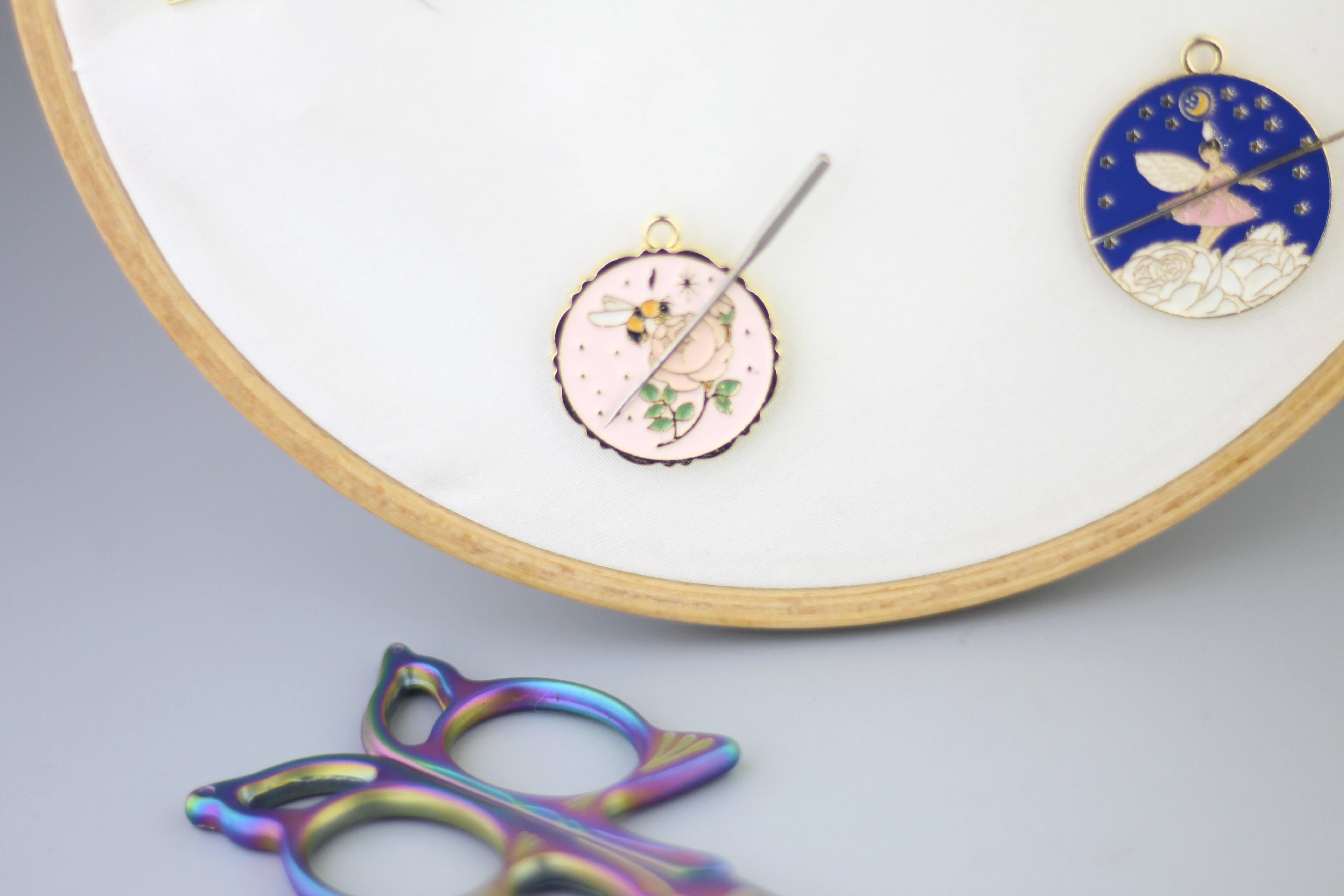 High quality Double magnets needle minder  Enamel Pin Holder