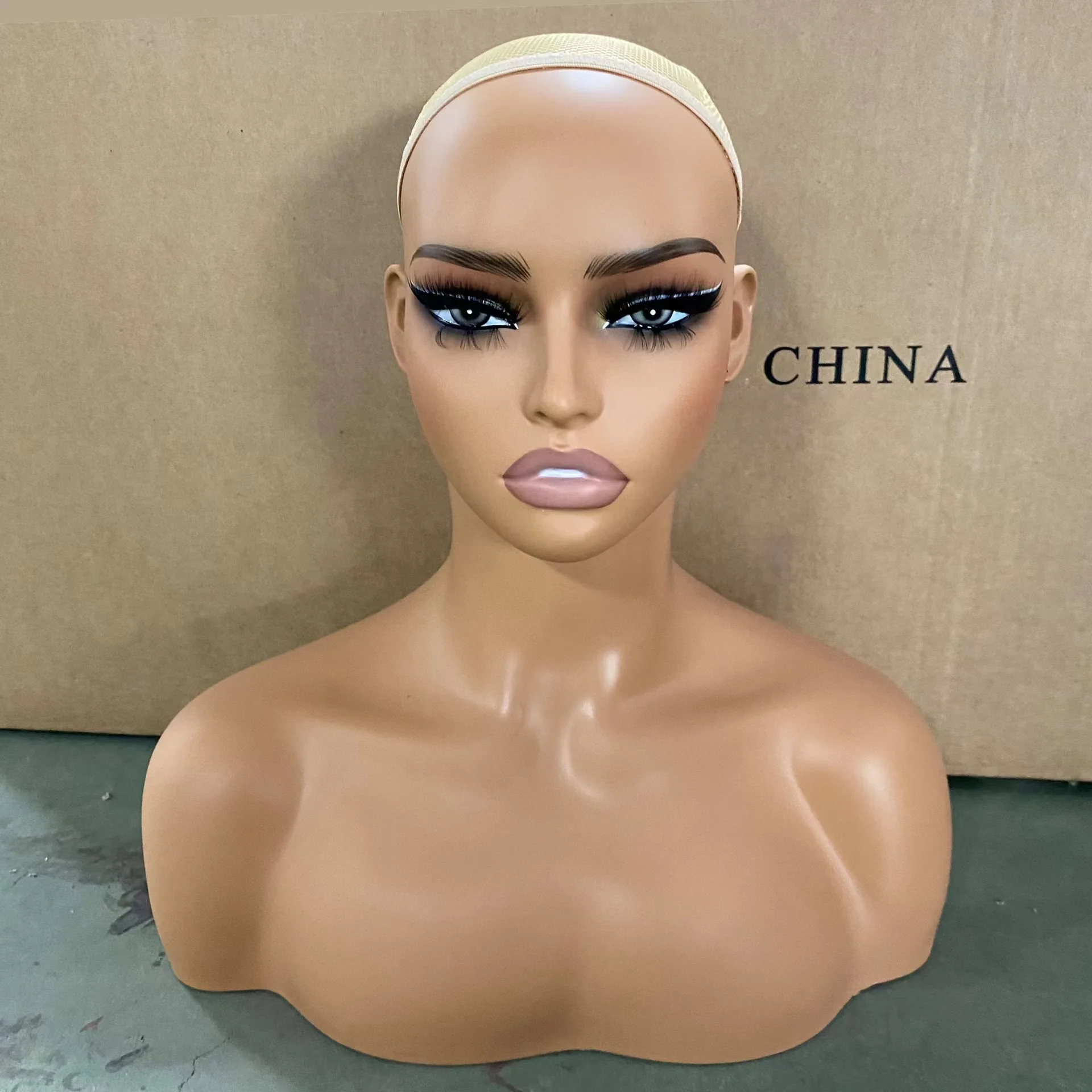 Hot Selling Realistic Wig Head Mannequins Female Mannequin Head With Shoulders For Wig Display