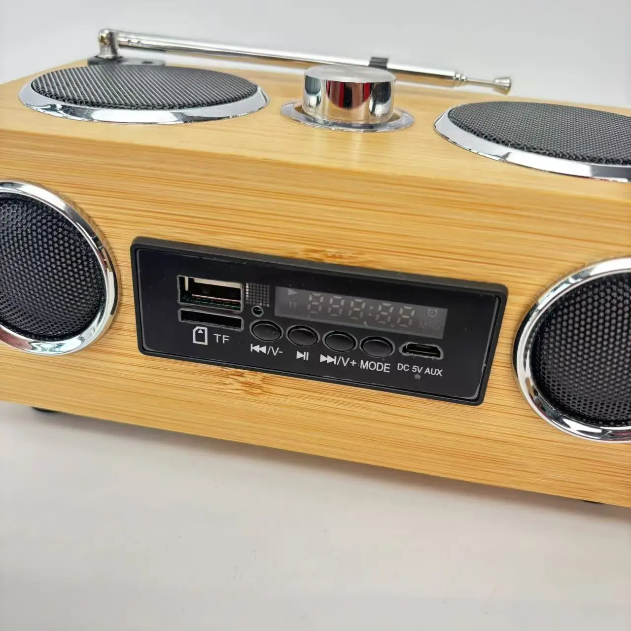 Tragbare Holz Bambu Bluetooth Bt Wireless Mini Fm Rechargeable Speaker Sound Music Box Loudspeaker with Radio Bamboo Wood Active