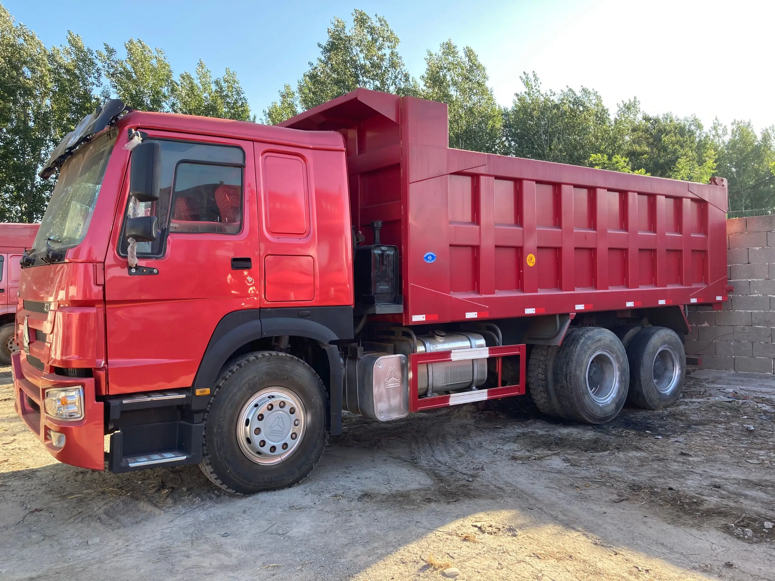 2021 High Quality  351 - 450hp Sinotruk HOWO 31 - 40T Dump Trucks Crane