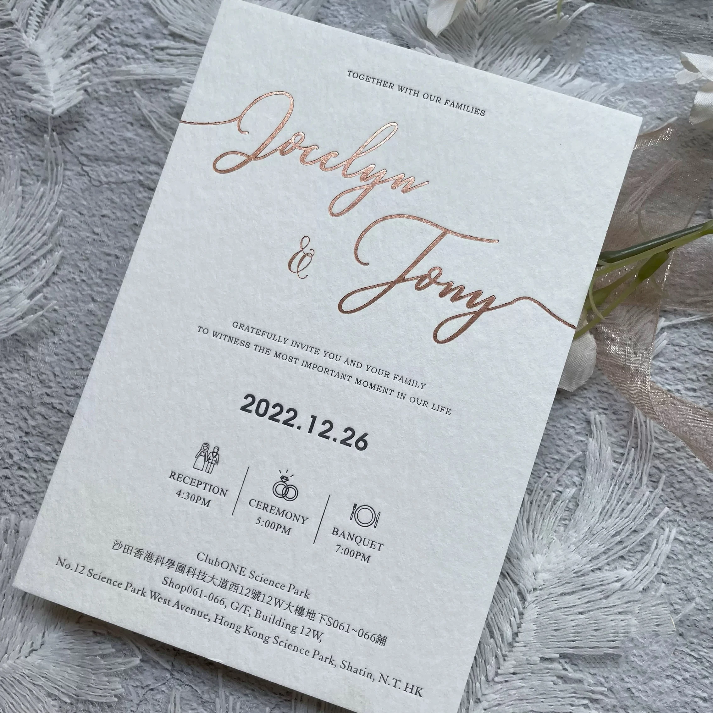 Customized design bridal shower 250gsm gold glitter paper engagement birthday quinceanera wedding invitations with rsvp cards