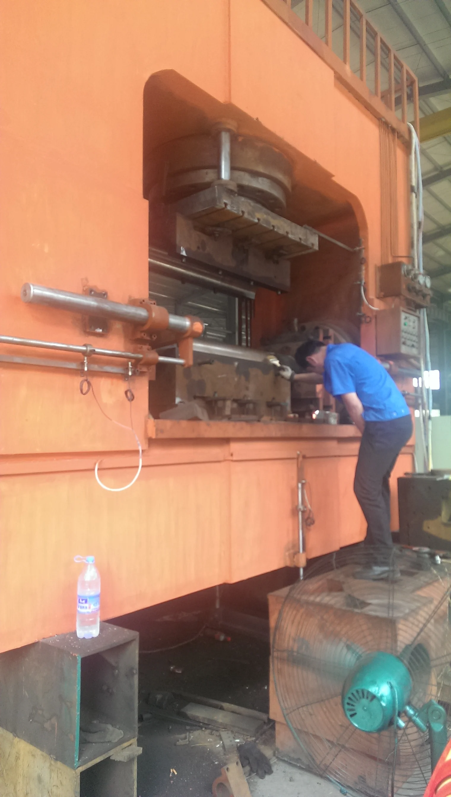straight carbon steel cold forming hydraulic tee machine