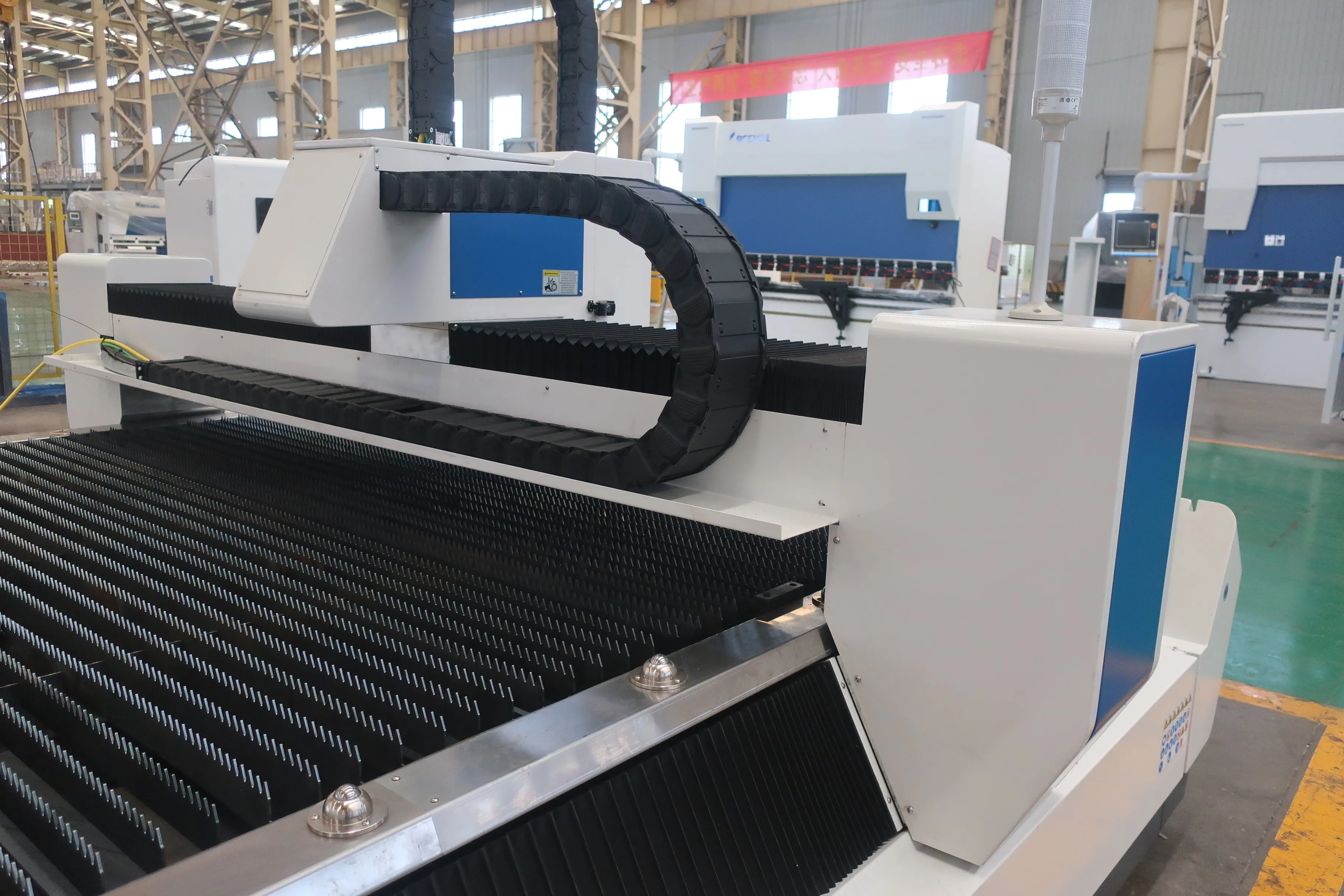 automatic bundle 1000W IPG fiber laser cutting machine for square round rectangle Smartline Multiple-Modules