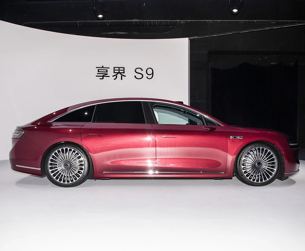 Китайская Марка HUA WEI BAIC бренд S9 модель 4 колеса привод высокоскоростные чистые электрические автомобили цена для взрослых 2024
