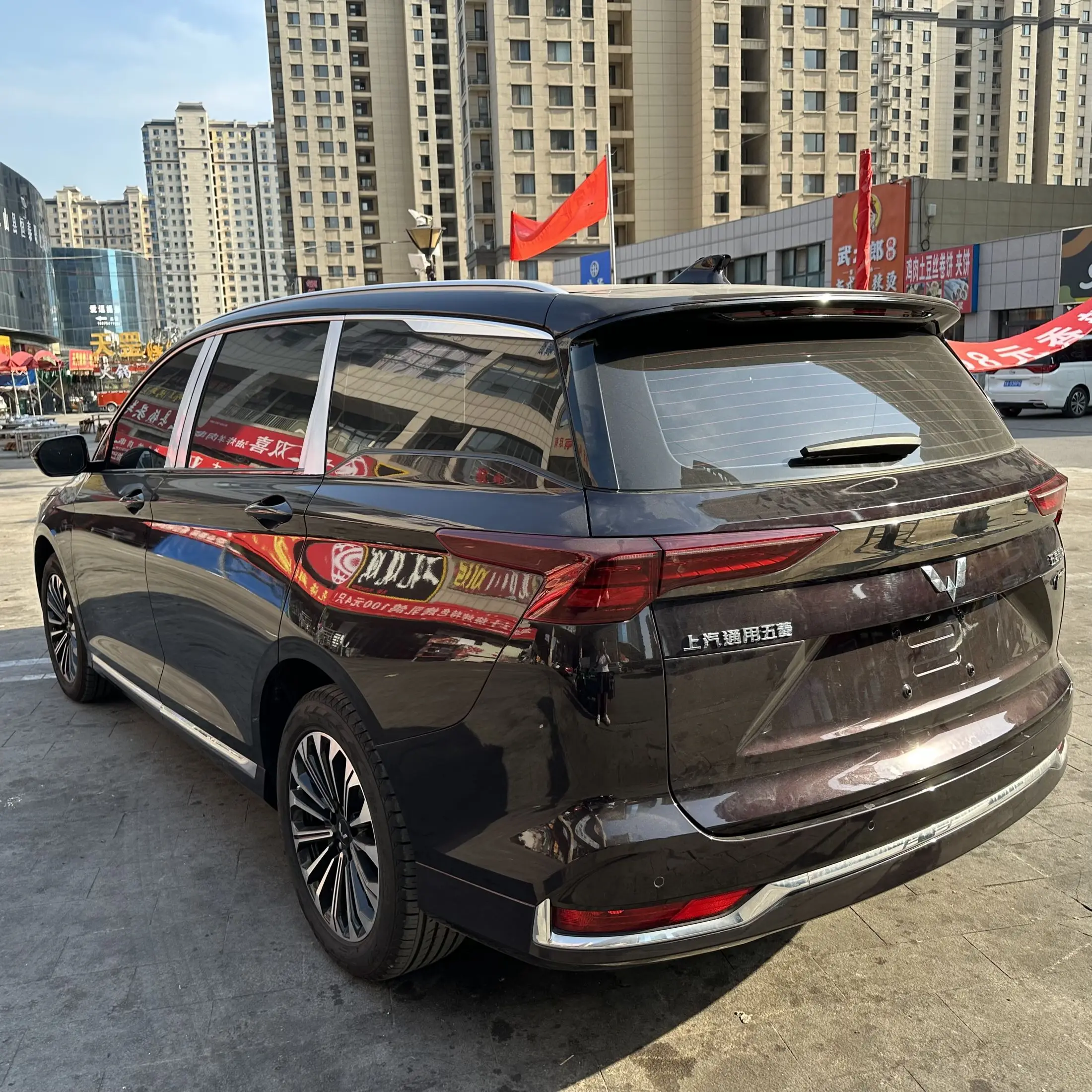 2023 New Vehicle Wuling Kaijie Victory 2023 model 2.0L DHT luxury Fuel oil 5 Doors 6 Seaters Compact MPV from China