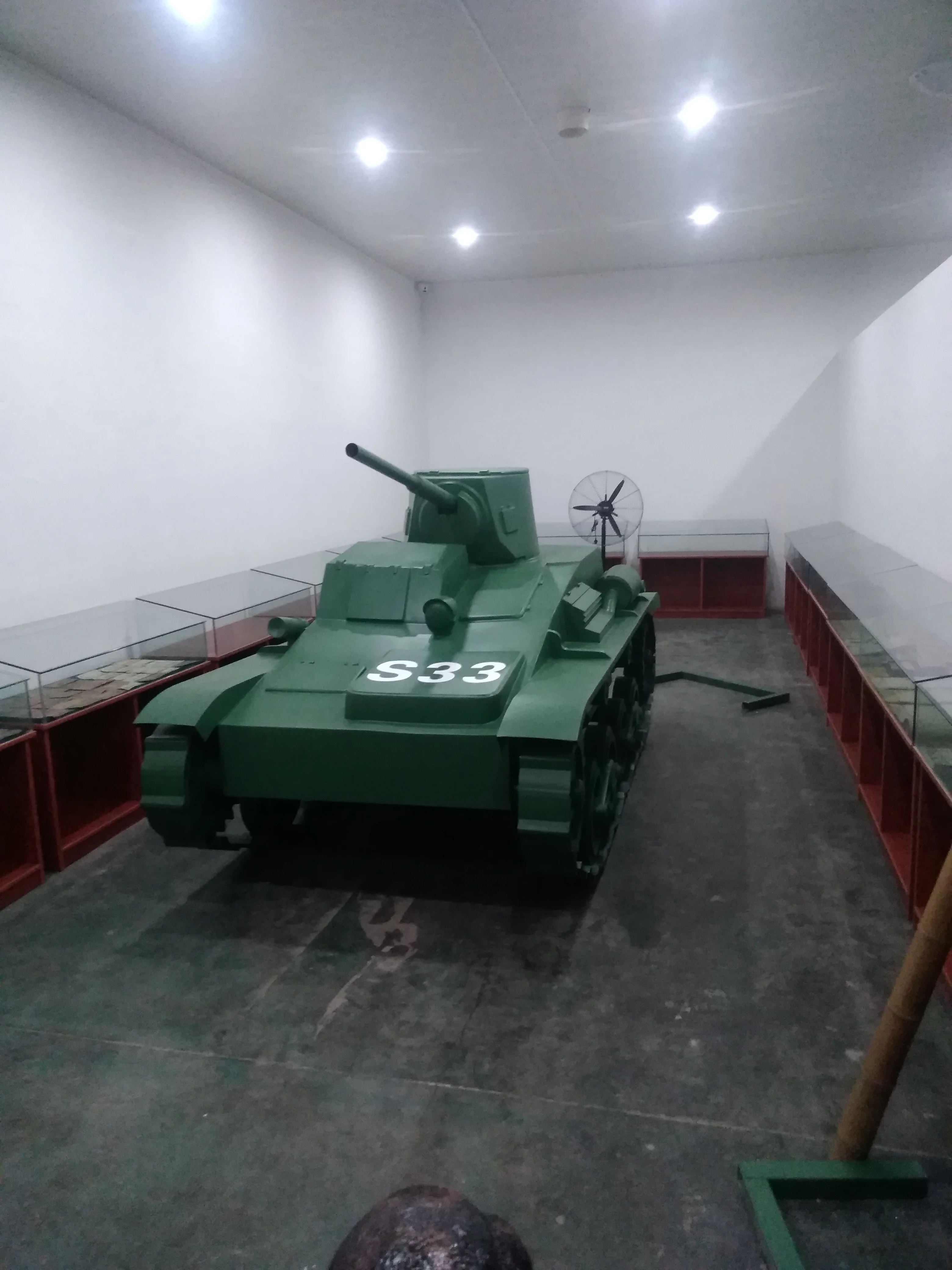  Изготовитель комплектного оборудования Военный танк военная скульптура из нержавеющей