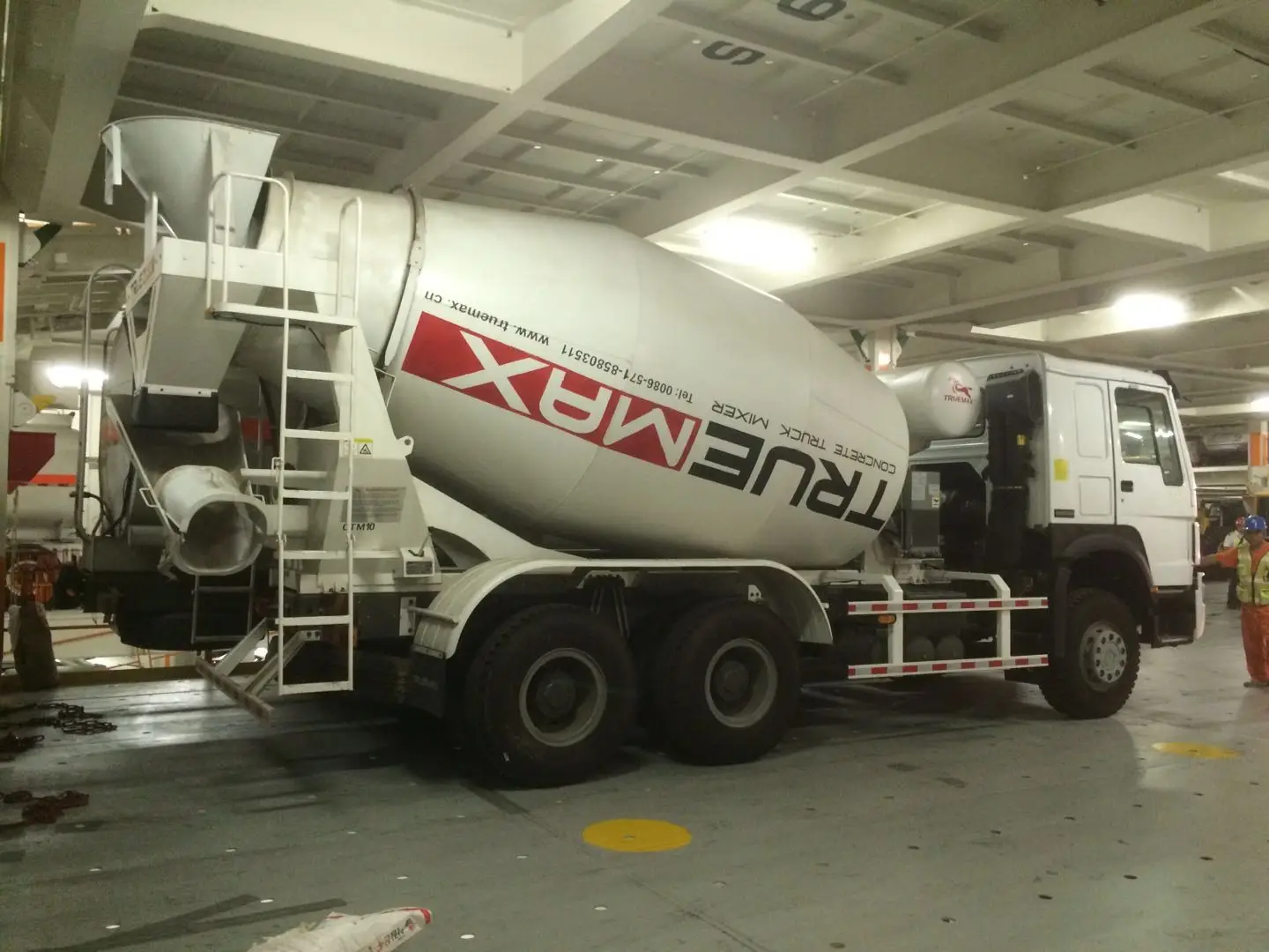 Factory sells truck mixers concrete mixers cement mixers