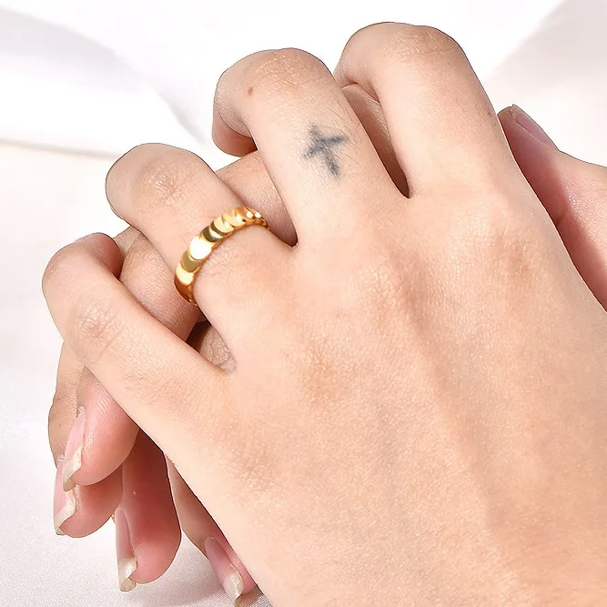 Fashion Concise Design Fish Scale Shape Geometric 18K Gold Plated Finger Rings Stainless Steel Jewelry Fine Couple Rings