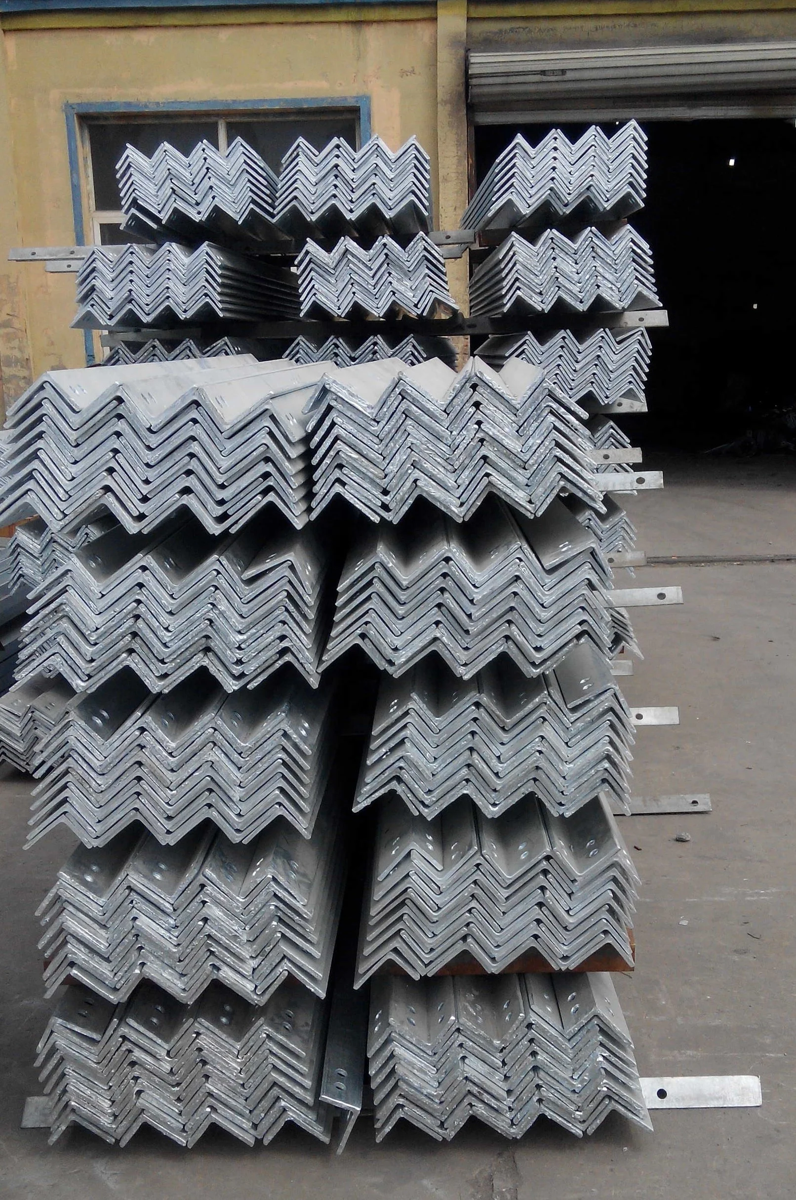 Поставки от китайского производителя горячеоцинкованного железа поперечных рычагов и аксессуары для электрическая арматура