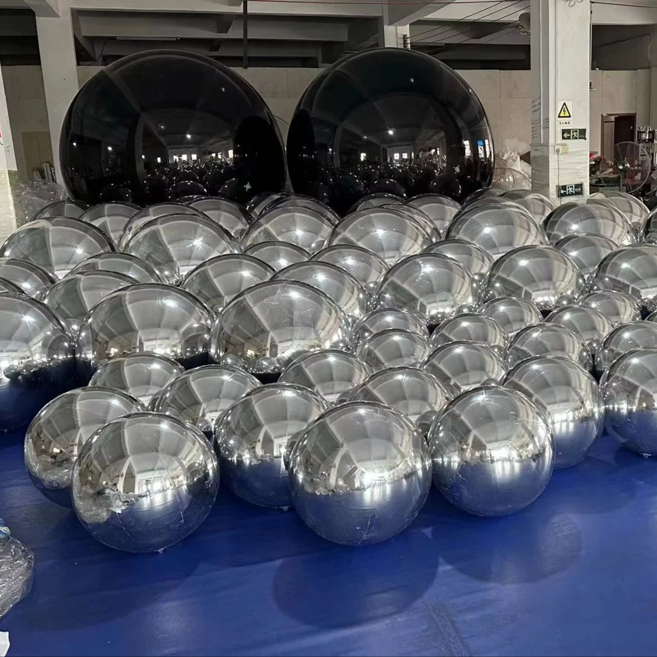 China Factory Custom Large Inflatable Mirror Balloon Colors Ball for Advertising Decoration