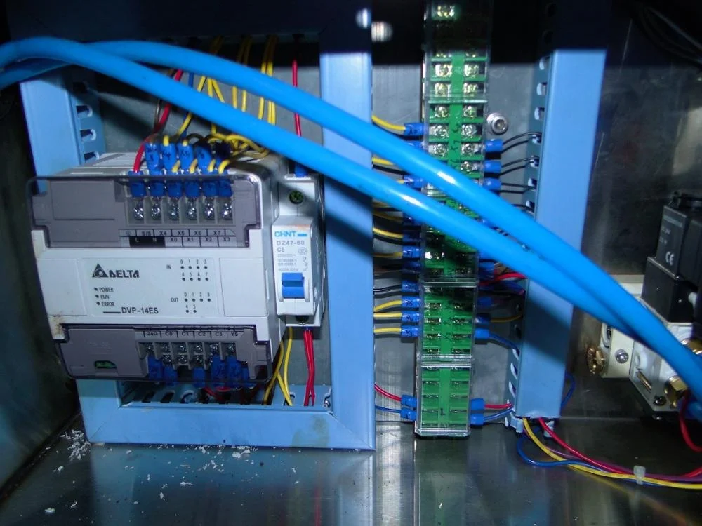 
New Type Red Worms Frozen Herbs Pouring Type Automatic Fish Food Blister Packing Machine 