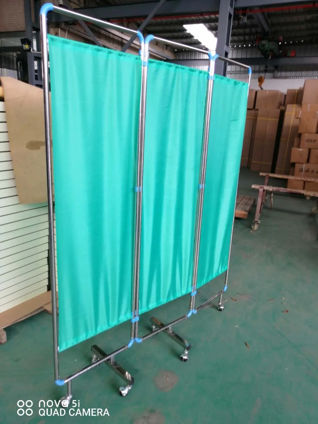Прочный трехсекционный экран для больничной кровати из нержавеющей стали