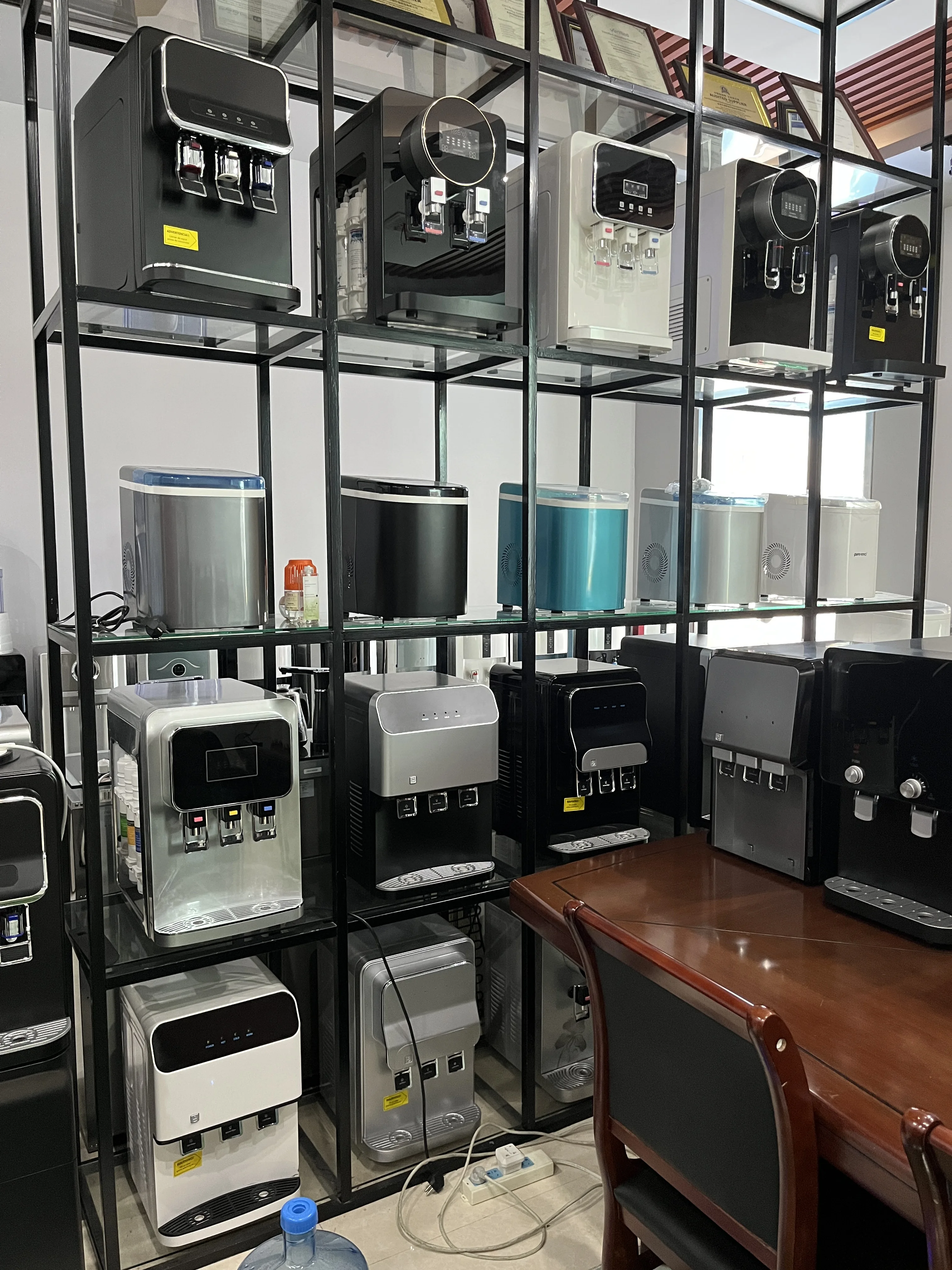 Hot selling freestanding water dispensers with hot and cold water and normal temperature four-stage filter and compressor