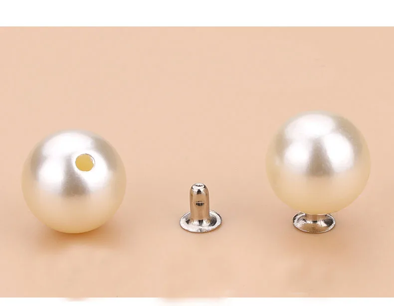 PEARL RIVET (22)