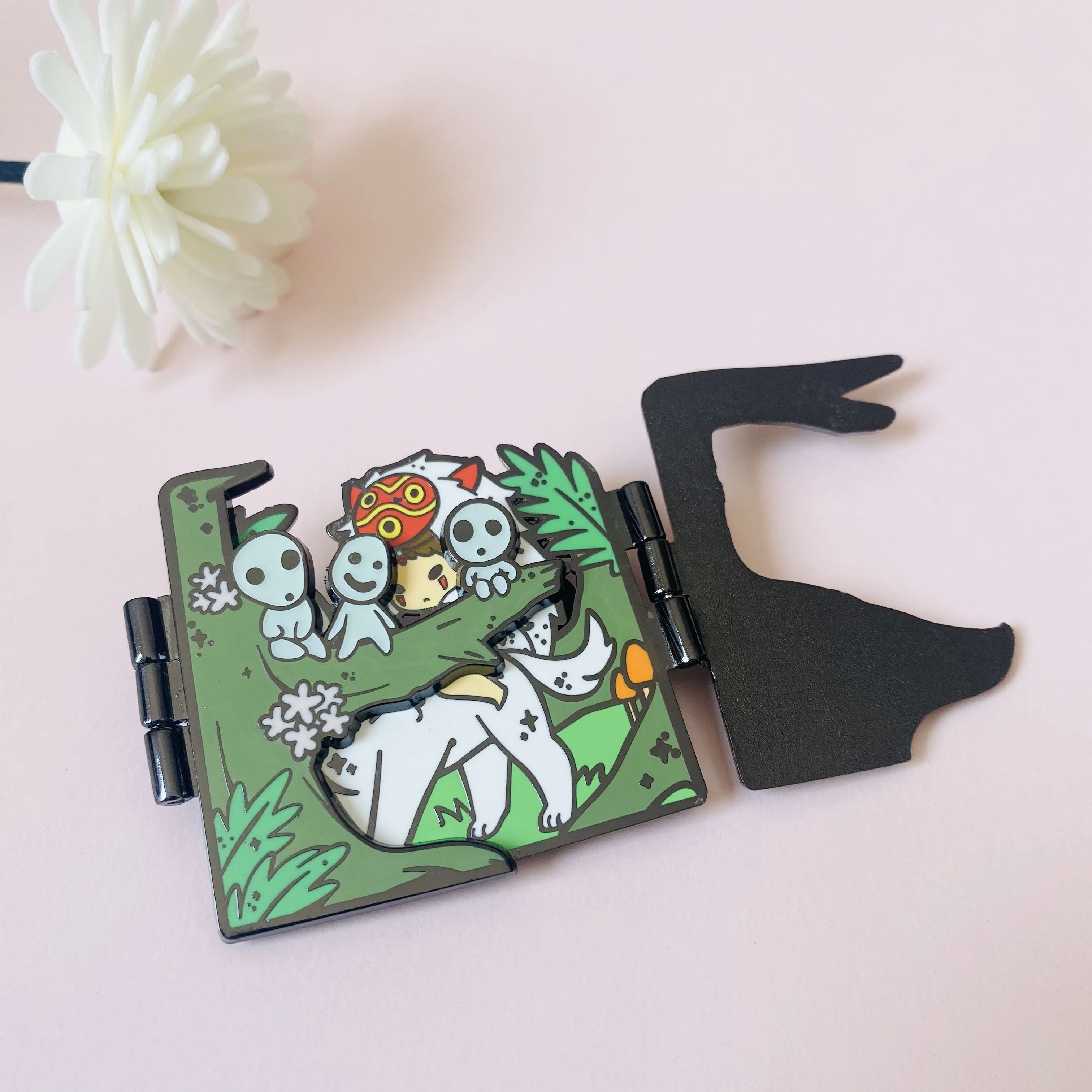 High quality factory supply custom glow-in-the-dark anime movie hinge enamel pin
